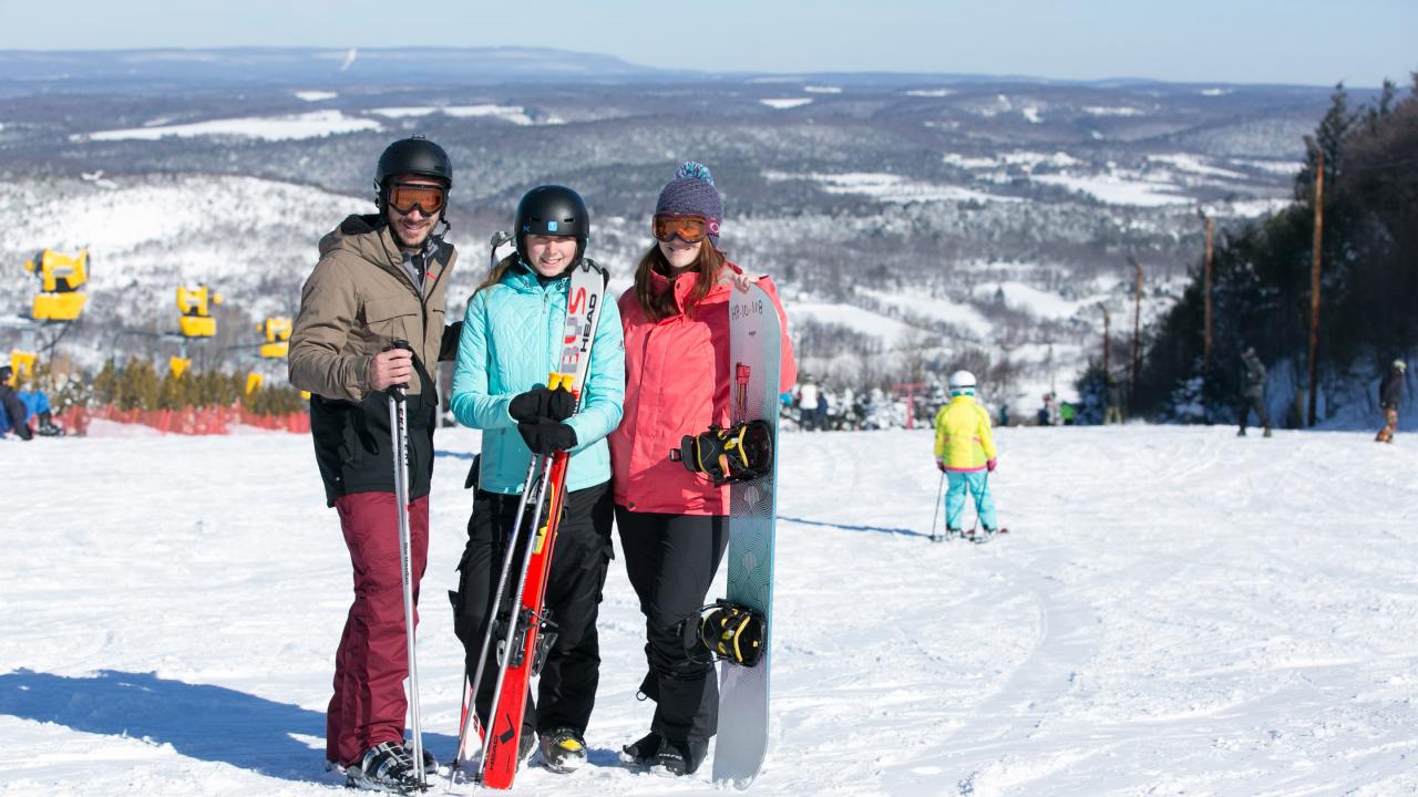 Group skiing in the Pocono Mountains of Pennsylvania Group skiing in the Pocono Mountains of Pennsylvania