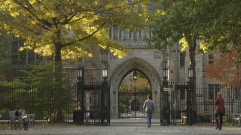 耶魯大學校區,1701 年創立的常春藤聯盟研究型大學 耶魯大學校區,1701 年創立的常春藤聯盟研究型大學