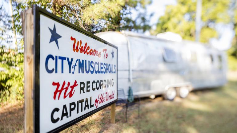 Cartel de bienvenida a Muscle Shoals en Alabama Cartel de bienvenida a Muscle Shoals en Alabama