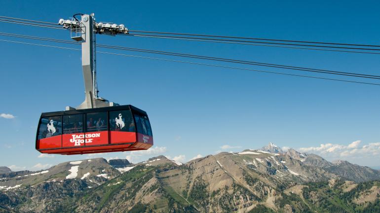 Un tranvía aéreo en el Jackson Hole Mountain Resort en Wyoming Un tranvía aéreo en el Jackson Hole Mountain Resort en Wyoming