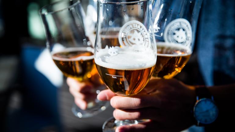 Beim San Diego International Beer Festival könnt ihr alle möglichen Biersorten probieren – von traditionell gebrauten Getränken bis hin zu einzigartigen Sorten. Beim San Diego International Beer Festival könnt ihr alle möglichen Biersorten probieren – von traditionell gebrauten Getränken bis hin zu einzigartigen Sorten.
