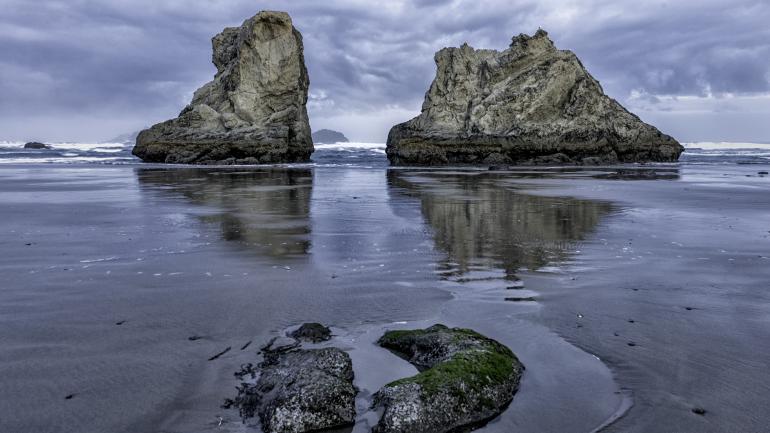 Striking rock formations and gorgeous views at Bandon Beach Striking rock formations and gorgeous views at Bandon Beach