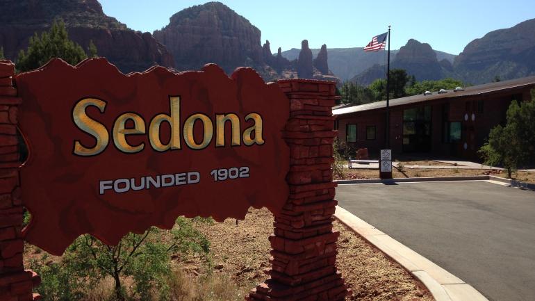 Cartel de entrada en Sedona, Arizona Cartel de entrada en Sedona, Arizona