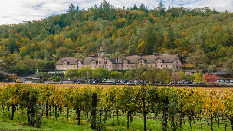 Das imposante Anwesen des Culinary Institute of America beherbergte ein Jahrhundert lang die Weinkellerei der Christian Brothers.' Das imposante Anwesen des Culinary Institute of America beherbergte ein Jahrhundert lang die Weinkellerei der Christian Brothers.'