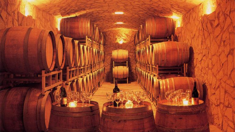 Almost all of California’s 1,200-plus wineries offer wine tastings. Some take place in their wine cellars, while others include serene views of the vineyards. Almost all of California’s 1,200-plus wineries offer wine tastings. Some take place in their wine cellars, while others include serene views of the vineyards.