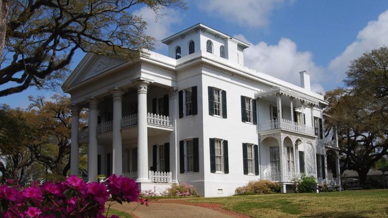 Beautiful Stanton Hall in Natchez, Mississippi, was built in 1857 by Irish cotton merchant Frederick Stanton. Beautiful Stanton Hall in Natchez, Mississippi, was built in 1857 by Irish cotton merchant Frederick Stanton.