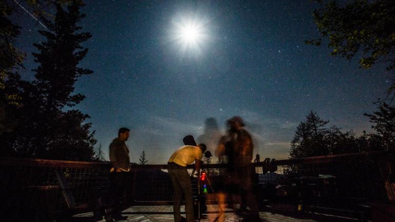 You don’t have to be an astronomer to enjoy stargazing. Prepare for plenty of “wow” moments as you spot stars and planets. You don’t have to be an astronomer to enjoy stargazing. Prepare for plenty of “wow” moments as you spot stars and planets.
