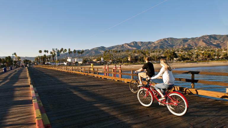 Da un paseo en bicicleta que no olvidarás por el borde costero de la hermosa Santa Barbara. Da un paseo en bicicleta que no olvidarás por el borde costero de la hermosa Santa Barbara.