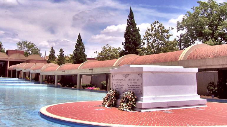 The crypt of Martin Luther King and Coretta Scott King in Atlanta, Georgia The crypt of Martin Luther King and Coretta Scott King in Atlanta, Georgia