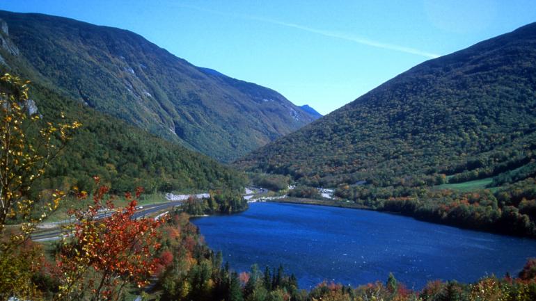 During summer the lakes are popular places for water sports, or just to cool off. During summer the lakes are popular places for water sports, or just to cool off.