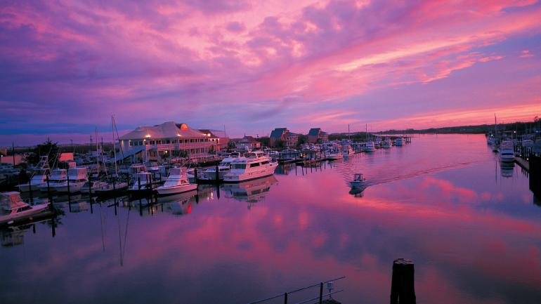 Heading in to dock at Wrightsville Beach, a 15-minute drive from downtown Wilmington, North Carolina Heading in to dock at Wrightsville Beach, a 15-minute drive from downtown Wilmington, North Carolina