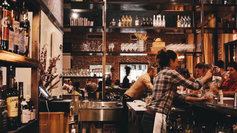 Angesagte Restaurants wie Dusty Grable's Livestock Tavern setzen neue Maßstäbe in der Farm-to-Table-Küche. (Tipp für Nachtschwärmer: die unwiderstehlichen Ramen im Grable's Lucky Belly) Angesagte Restaurants wie Dusty Grable's Livestock Tavern setzen neue Maßstäbe in der Farm-to-Table-Küche. (Tipp für Nachtschwärmer: die unwiderstehlichen Ramen im Grable's Lucky Belly)