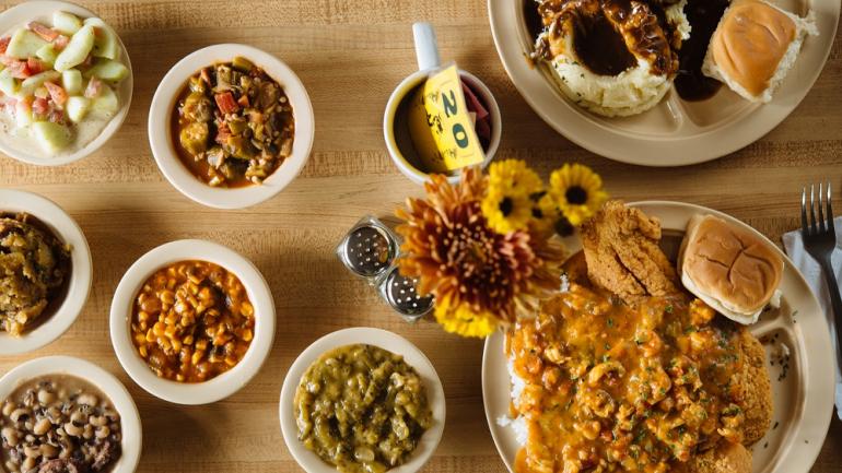 Ces assiettes simples et copieuses, remplies de viande, de légumes et de pain, sont nées dans les cantines de la classe ouvrière de Lafayette. Ces assiettes simples et copieuses, remplies de viande, de légumes et de pain, sont nées dans les cantines de la classe ouvrière de Lafayette.