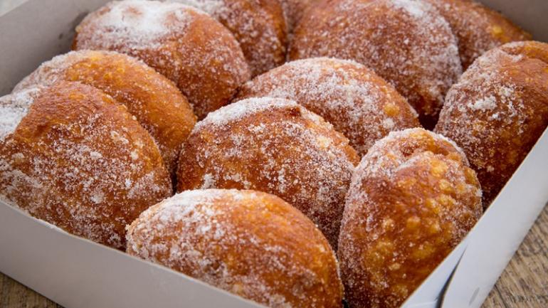 Track down Maui food trucks for irresistible tastes of local favorites, including malasadas. Track down Maui food trucks for irresistible tastes of local favorites, including malasadas.