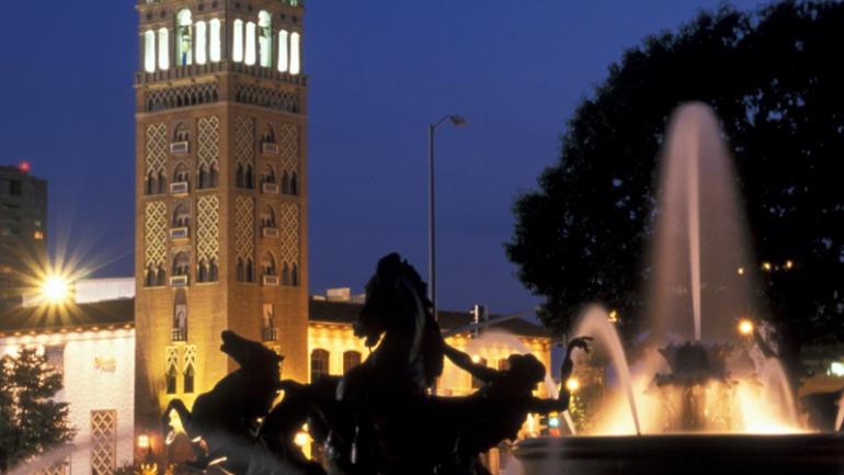 By day or night, Kansas City's Plaza/Westport district is full of shops, nightlife spots and restaurants. By day or night, Kansas City's Plaza/Westport district is full of shops, nightlife spots and restaurants.