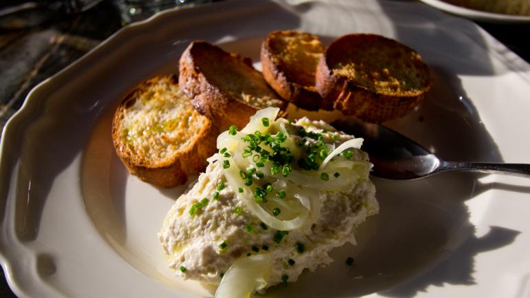 Fresh, inventive foods are popular here, such as those served at the exclusive Elaia restaurant and Olio, an adjacent wine bar and eatery. Fresh, inventive foods are popular here, such as those served at the exclusive Elaia restaurant and Olio, an adjacent wine bar and eatery.