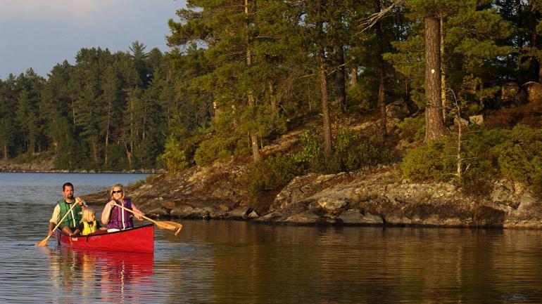 The Boundary Waters have nearly 2,000 kilometers of canoeing trails. The Boundary Waters have nearly 2,000 kilometers of canoeing trails.