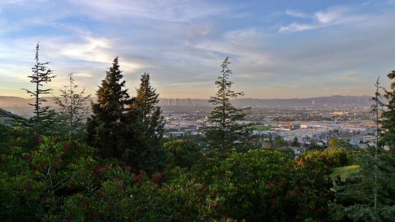 You’ll find gorgeous city views and plenty of prime picnic spots in Kenneth Hahn State Recreation Area. You’ll find gorgeous city views and plenty of prime picnic spots in Kenneth Hahn State Recreation Area.
