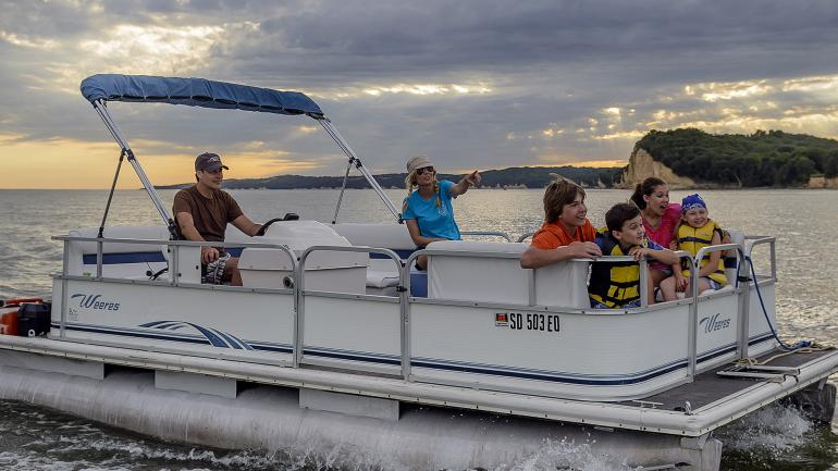 Family boating on Lewis and Clark Lake Family boating on Lewis and Clark Lake