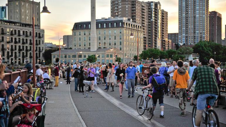 Biking in Minneapolis, Minnesota Biking in Minneapolis, Minnesota