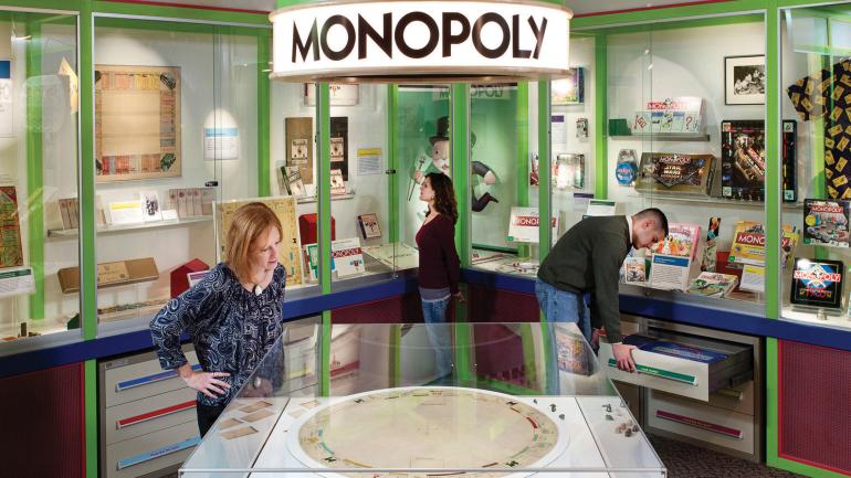 Marvel at the first handmade Monopoly set Marvel at the first handmade Monopoly set