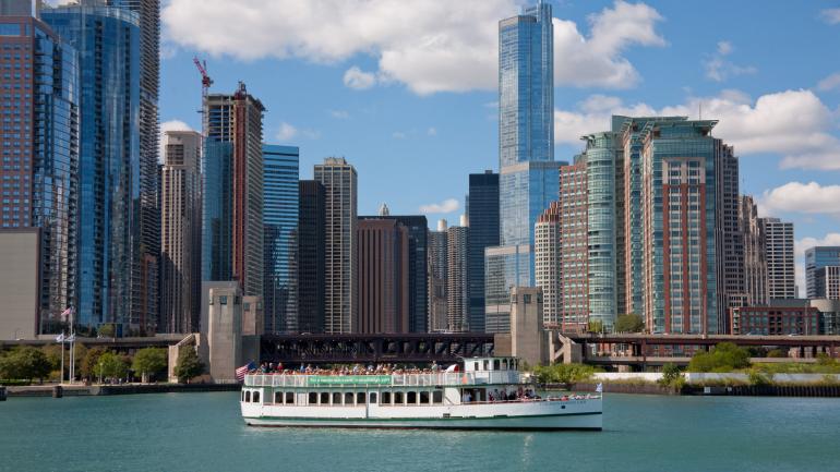 Chicago’s First Lady Cruises navigate the Chicago River right in downtown Chicago’s First Lady Cruises navigate the Chicago River right in downtown