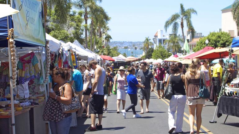 Compra vegetales frescos de la huerta y otros productos en Little Italy Mercato. Compra vegetales frescos de la huerta y otros productos en Little Italy Mercato.
