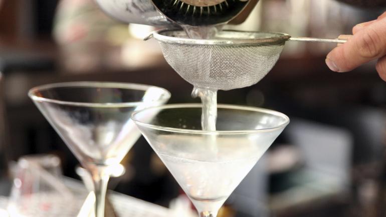 In San Francisco, mixologists craft artisanal cocktails. In San Francisco, mixologists craft artisanal cocktails.