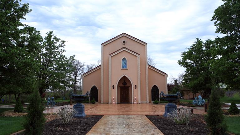 Precious Moments Chapel in Carthage, Missouri Precious Moments Chapel in Carthage, Missouri