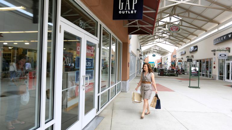 Shopping for bargains at the Philadelphia Premium Outlets Shopping for bargains at the Philadelphia Premium Outlets