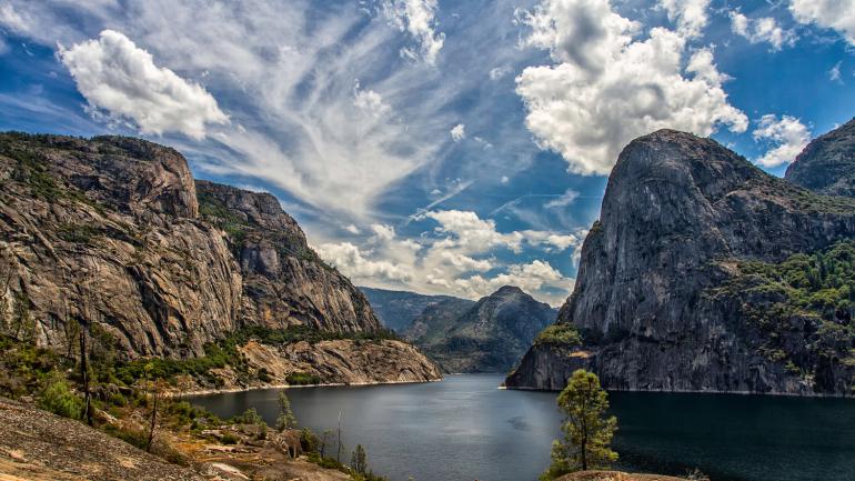 Stunning mountain views of Hetch Hetchy Stunning mountain views of Hetch Hetchy