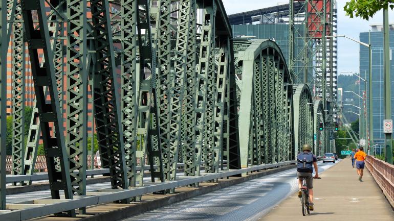 Hawthorne Bridge, spanning the Willamette River Hawthorne Bridge, spanning the Willamette River