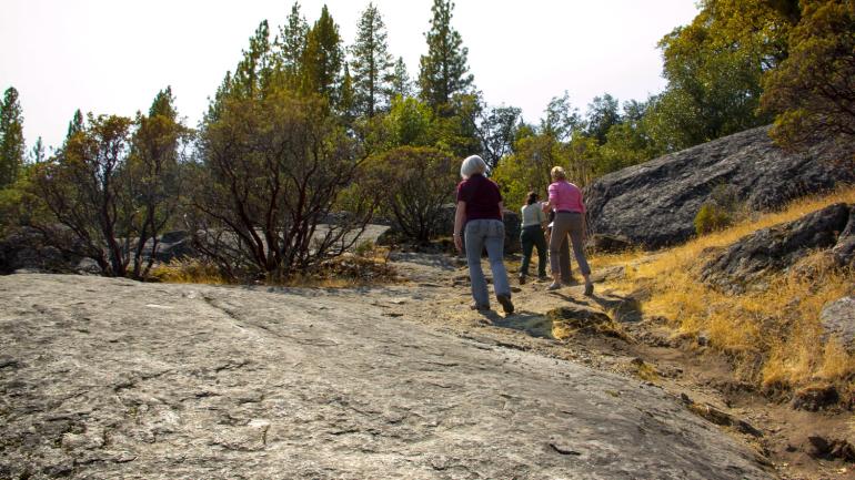 An easy hike along the Way of the Mono Trail An easy hike along the Way of the Mono Trail