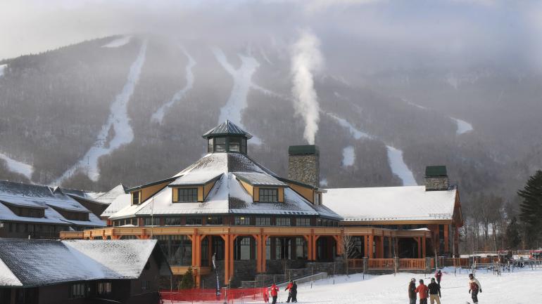 Resort de esquí rústico un día de invierno en Vermont Resort de esquí rústico un día de invierno en Vermont