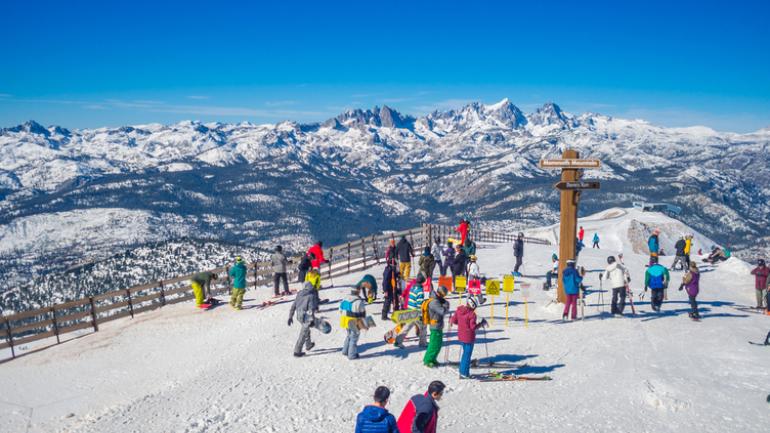 Mammoth Mountain Ski Area en las montañas del este de Sierra Nevada, en California Mammoth Mountain Ski Area en las montañas del este de Sierra Nevada, en California