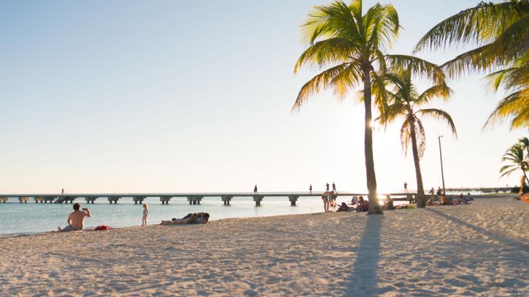 Détente sur la plage et balade sur la jetée de Key West, Floride Détente sur la plage et balade sur la jetée de Key West, Floride