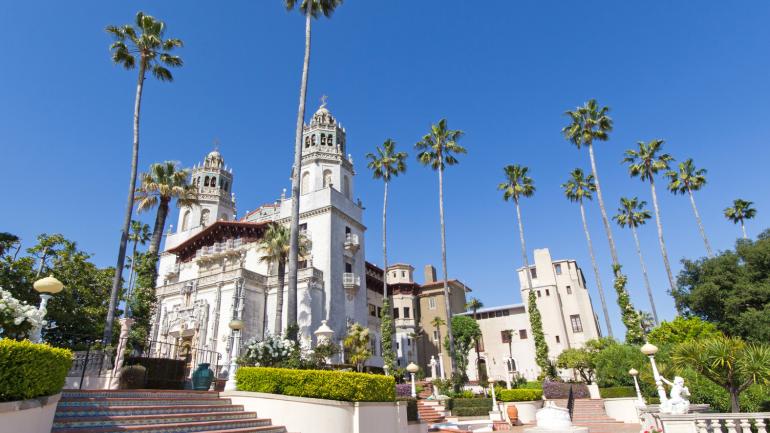 Das hoch über dem San Luis Obispo County gelegene Hearst Castle auf dem Enchanted Hill Das hoch über dem San Luis Obispo County gelegene Hearst Castle auf dem Enchanted Hill