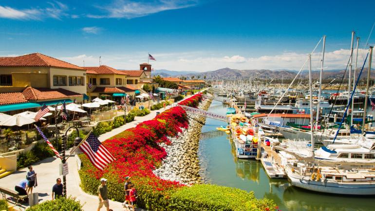 Ein sonniger Nachmittag am Jachthafen im Ventura Harbor Village Ein sonniger Nachmittag am Jachthafen im Ventura Harbor Village