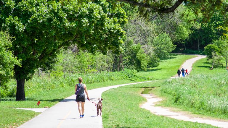 Enjoy a scenic hike in Buffalo Bayou Park Enjoy a scenic hike in Buffalo Bayou Park