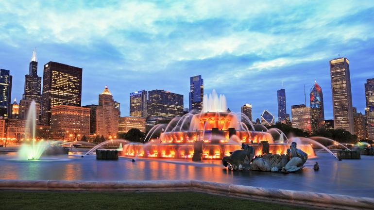 Buckingham Fountain in the center of Grant Park in Chicago Buckingham Fountain in the center of Grant Park in Chicago