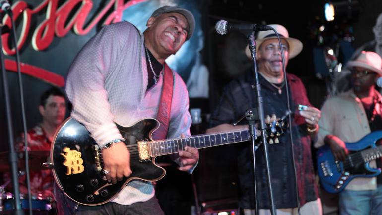 Live music at Rosa’s Lounge, a haven for the Blues since 1984, in Chicago, Illinois Live music at Rosa’s Lounge, a haven for the Blues since 1984, in Chicago, Illinois