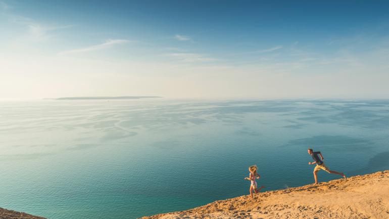Der Pyramid Point Trail im Küstengebiet Sleeping Bear Dunes National Lakeshore Der Pyramid Point Trail im Küstengebiet Sleeping Bear Dunes National Lakeshore