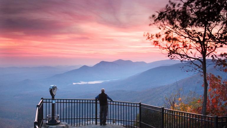 Verträumtes Bergpanorama im Caesars Head State Park bei Greenville, South Carolina Verträumtes Bergpanorama im Caesars Head State Park bei Greenville, South Carolina