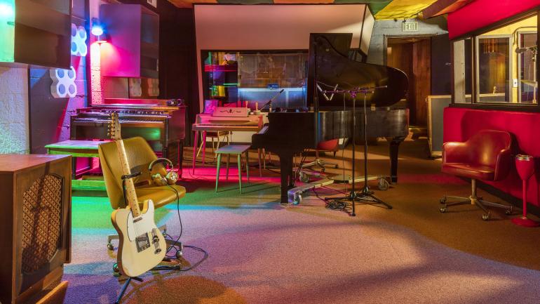 Touring Muscle Shoals Sound Studio in Alabama Touring Muscle Shoals Sound Studio in Alabama