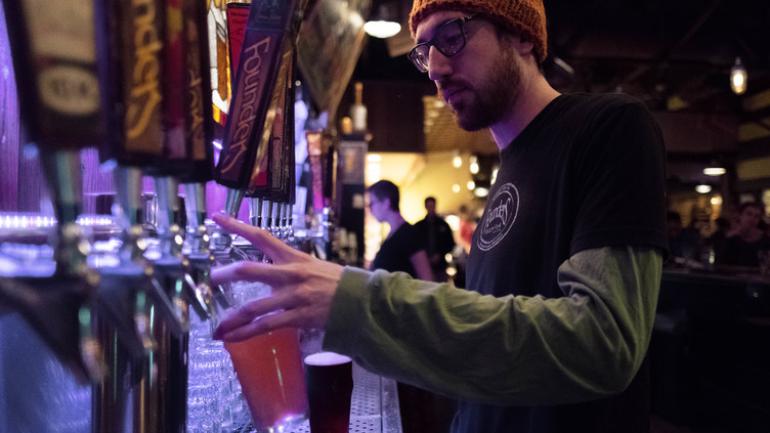 bartender in Grand Rapids, Michigan bartender in Grand Rapids, Michigan