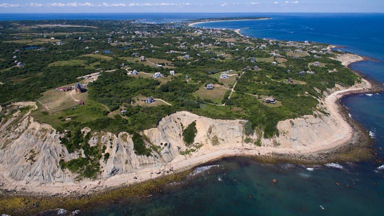 An epic view of where land meets the sea from Mohegan Bluffs An epic view of where land meets the sea from Mohegan Bluffs