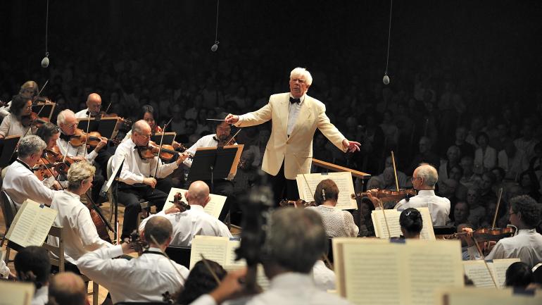 Das Boston Symphony Orchestra bei einer Vorführung in Tanglewood Das Boston Symphony Orchestra bei einer Vorführung in Tanglewood