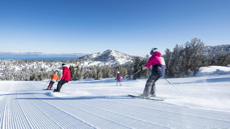 Skiing with views of the lake from Heavenly Mountain Resort Skiing with views of the lake from Heavenly Mountain Resort