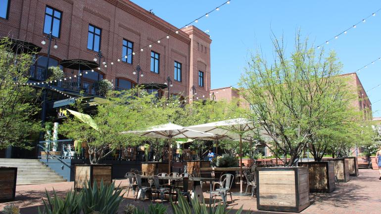 Patio dining in downtown Pasadena Patio dining in downtown Pasadena