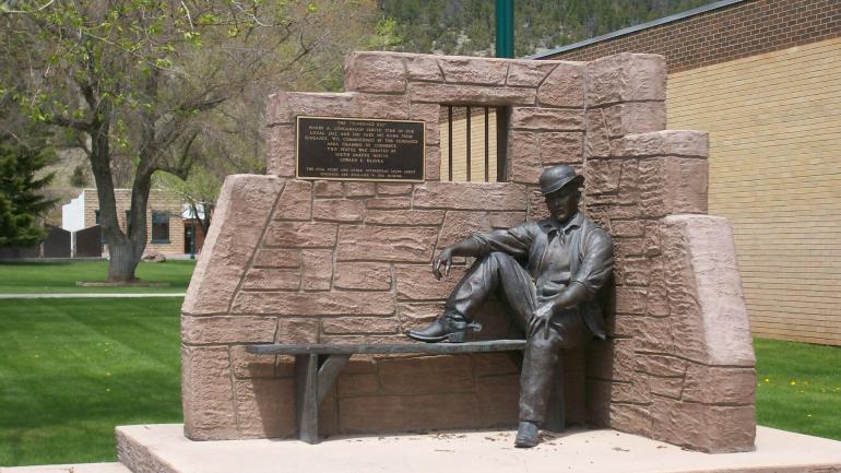 An can’t-miss photo op with the “Sundance Kid” statue An can’t-miss photo op with the “Sundance Kid” statue